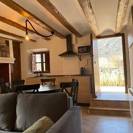 Acogedora Casa Con Patio-Parking Villa Albarracin Luaran gambar