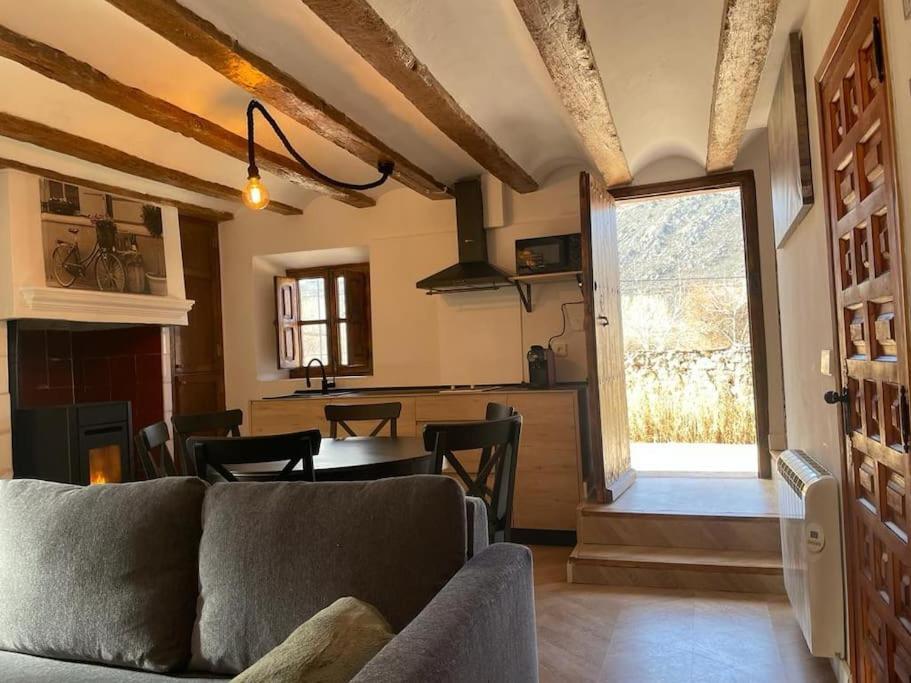 Acogedora Casa Con Patio-Parking Villa Albarracin Luaran gambar