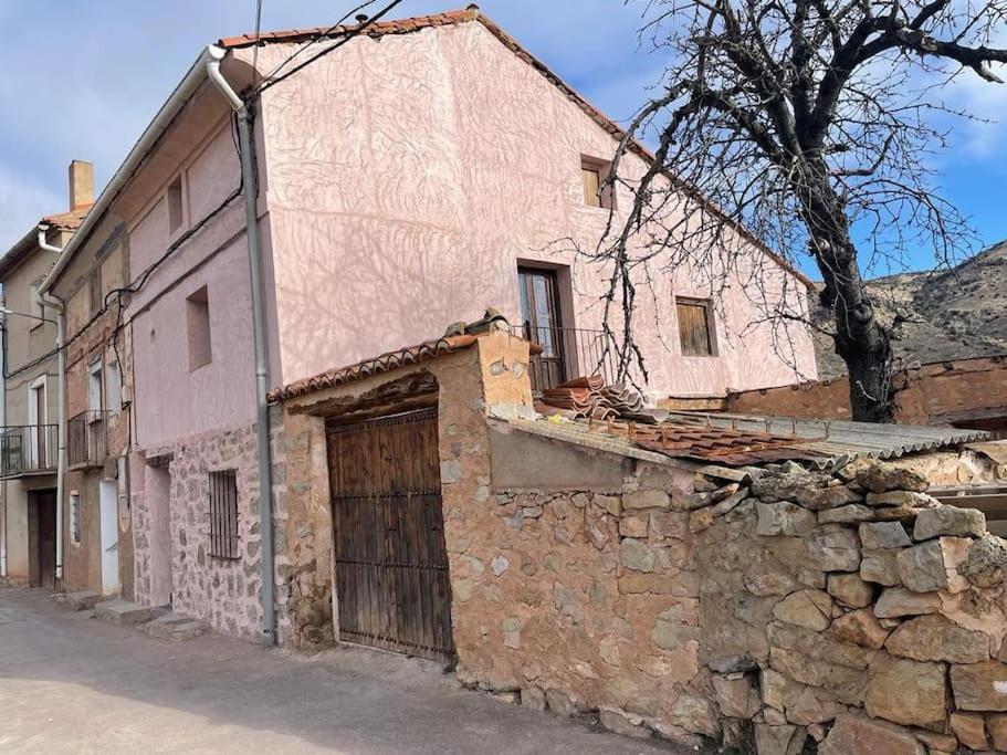 Acogedora Casa Con Patio-Parking Villa Albarracin Luaran gambar
