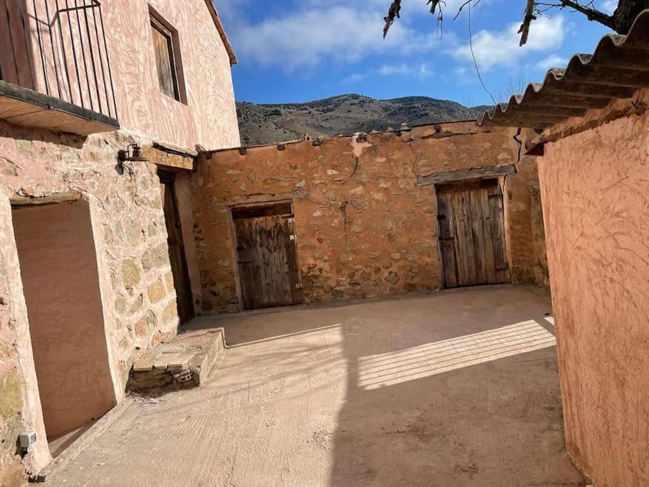 Acogedora Casa Con Patio-Parking Villa Albarracin Luaran gambar
